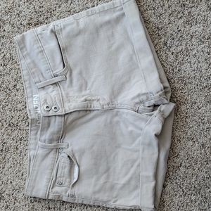 Beige Jean shorts, levi size 2